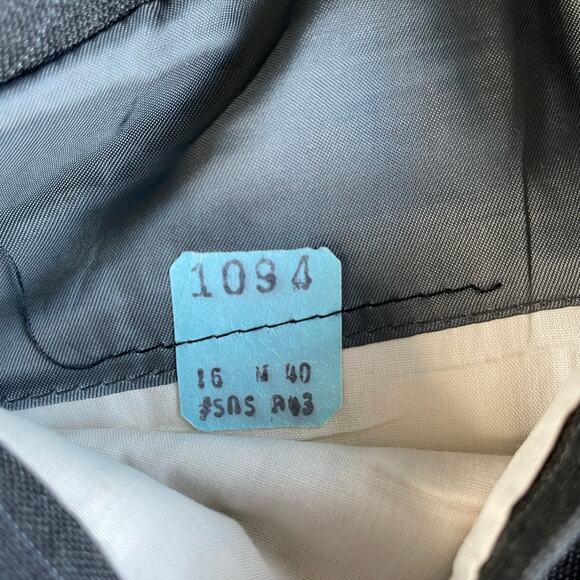 🔥VTG Jones New York PinstripedWool Mens 2 Pc Suit Blazer R43 Pants 37 Preppy - Picture 12 of 15